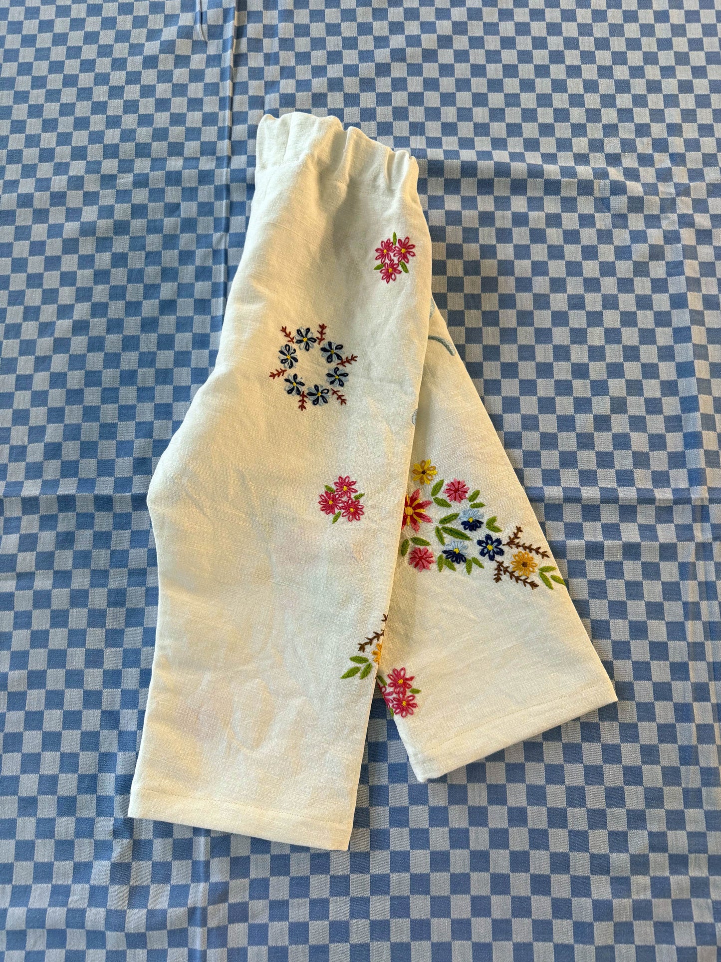 Bukse med broderi