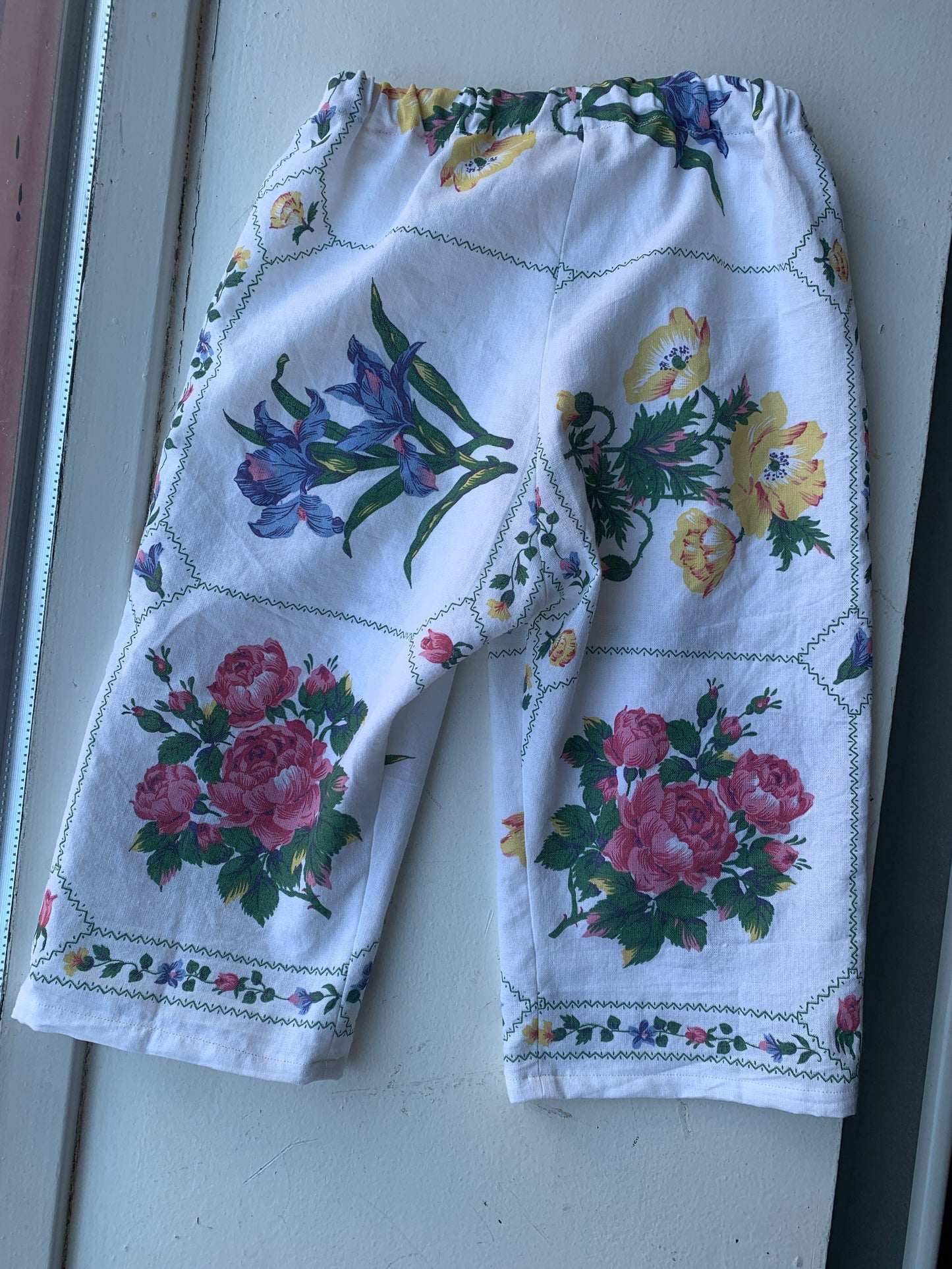 Bukse med blomstermotiv